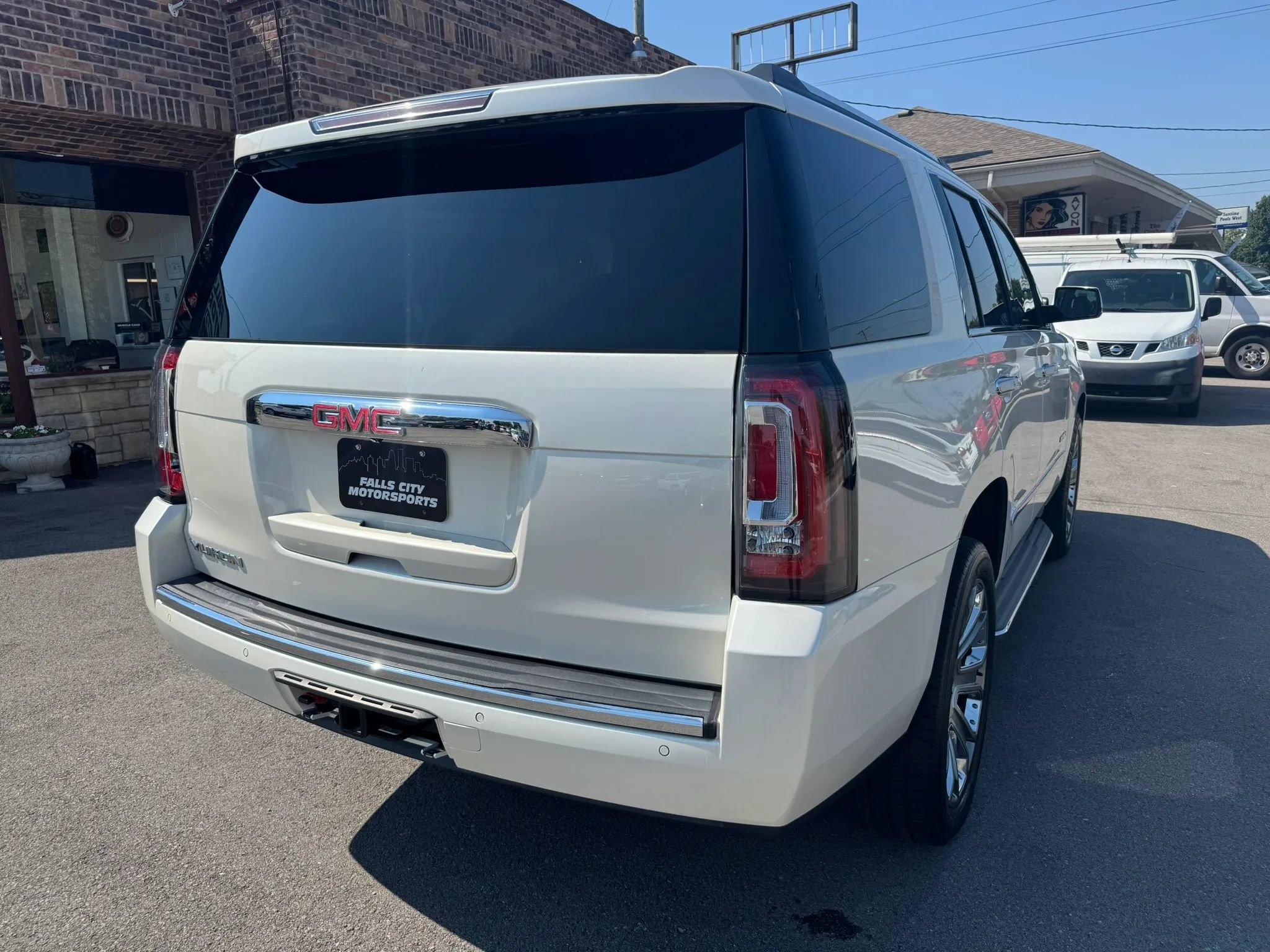 Used 2015 GMC Yukon Denali w/ Touring Package AWD/4WD image 14