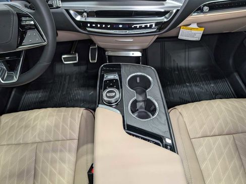 New 2026 Cadillac Lyriq V image 17