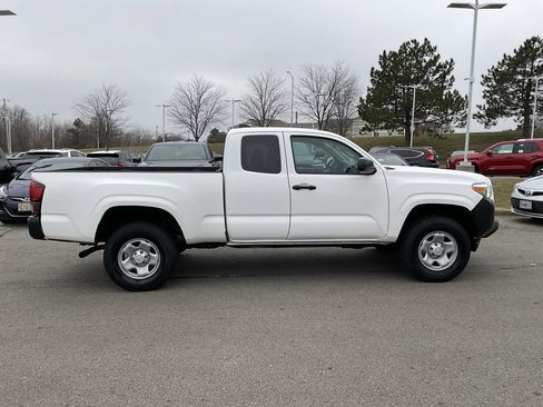 Used 2022 Toyota Tacoma SR image 7