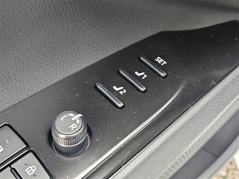 New 2026 Toyota Camry Hybrid image 16