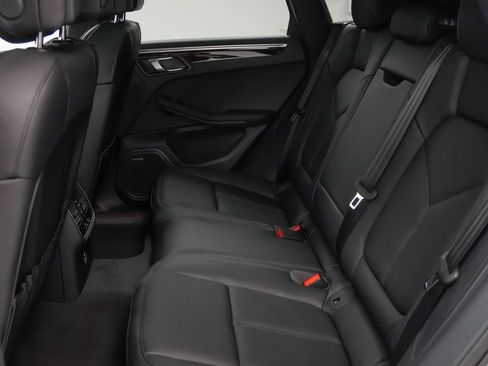 Certified 2026 Porsche Macan AWD/4WD image 18