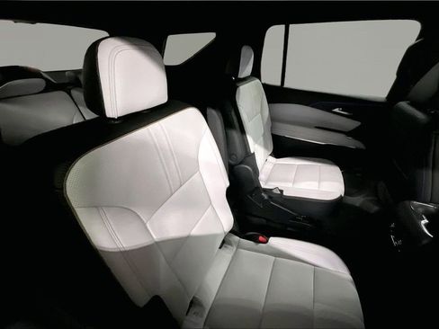 Used 2024 Chevrolet Traverse RS image 28