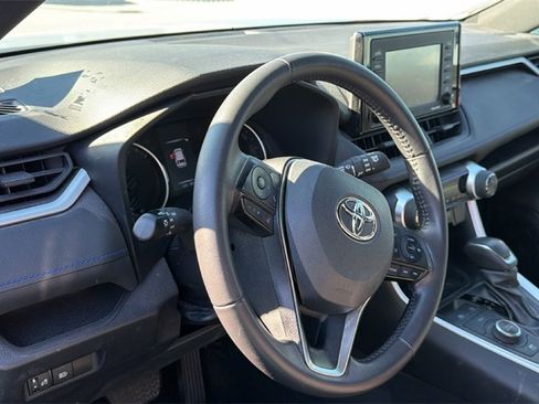 Used 2022 Toyota RAV4 SE image 13