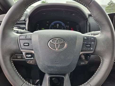 Used 2025 Toyota Camry SE w/ Convenience Package FWD image 20