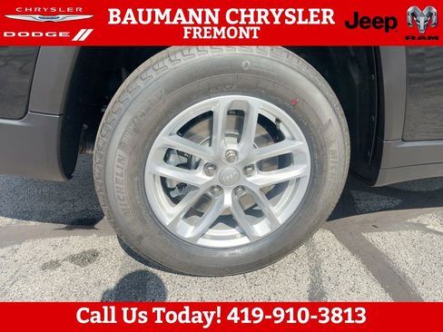 New 2025 Jeep Grand Cherokee L Laredo w/ Trailer Tow Package AWD/4WD image 27