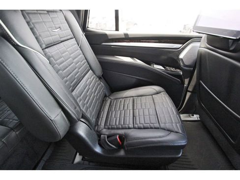 New 2026 Cadillac Escalade Platinum Sport w/ LPO, ONYX Package AWD/4WD image 11