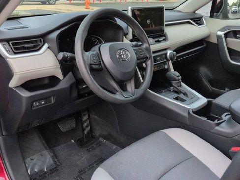 Used 2024 Toyota RAV4 XLE AWD/4WD image 9
