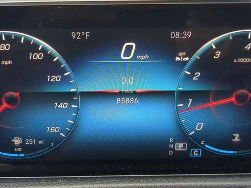 Used 2023 Mercedes-Benz GLB 250 4MATIC image 11