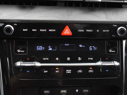Used 2022 Kia Carnival EX FWD image 28