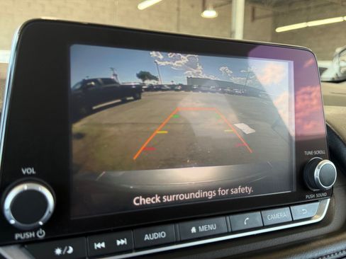 Used 2025 Nissan Rogue SV FWD image 19