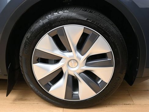 Used 2023 Tesla Model Y Long Range AWD/4WD image 18