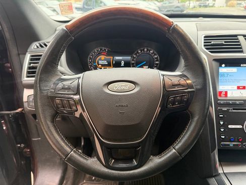 Used 2018 Ford Explorer Platinum image 13
