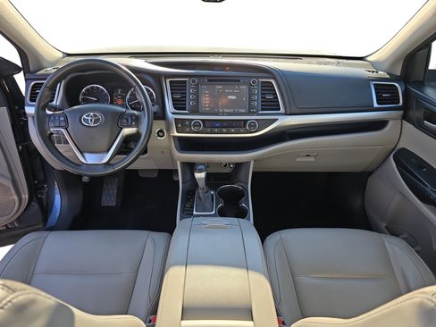 Used 2015 Toyota Highlander XLE image 9