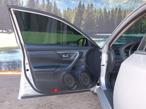 Used 2016 Nissan Altima 3.5 SL w/ 3.5 Technology Package image 10