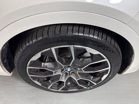 Used 2023 BMW X7 xDrive40i w/ M Sport Package AWD/4WD image 13