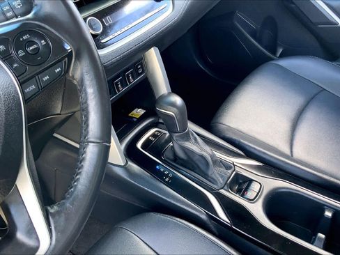 Used 2023 Toyota Corolla Cross XLE w/ Convenience Package AWD/4WD image 16