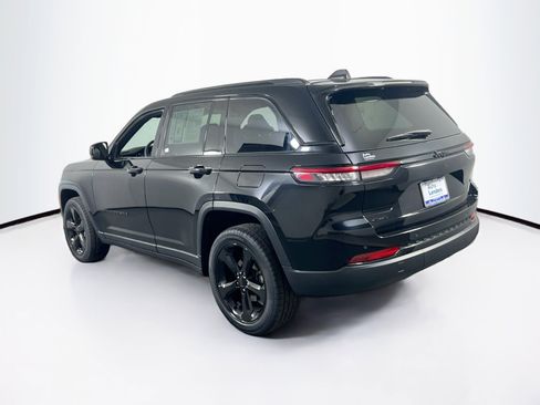 Used 2023 Jeep Grand Cherokee Altitude image 7