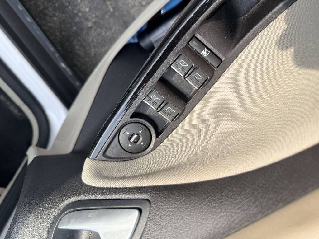 Used 2013 Ford Focus Electric Hatchback FWD image 9