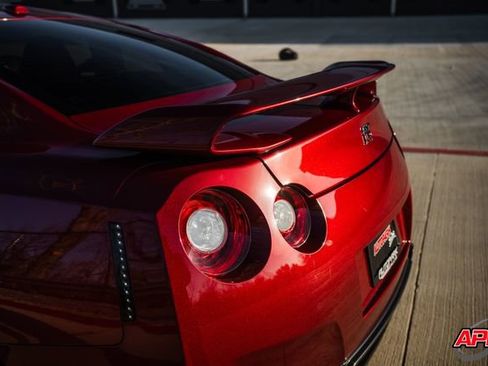 Used 2015 Nissan GT-R Premium image 35