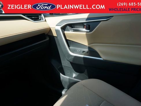 Used 2021 Toyota RAV4 XLE AWD/4WD image 30