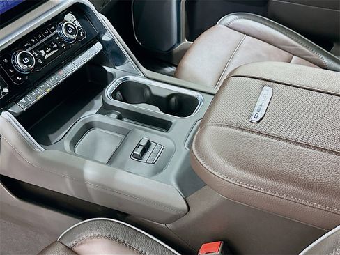 Used 2025 GMC Sierra 2500 Denali w/ Denali Reserve Package image 17