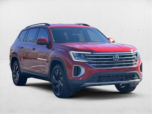 Used 2025 Volkswagen Atlas SE image 3