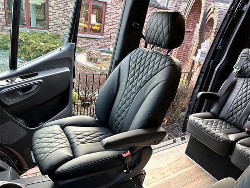Used 2024 Mercedes-Benz Sprinter 3500 image 37