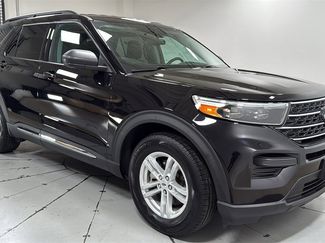 Used 2023 Ford Explorer XLT video 3
