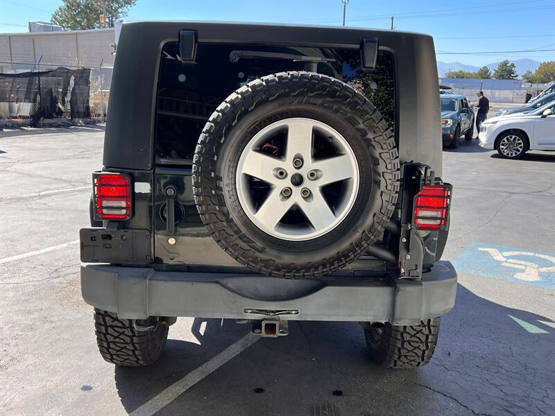 Used 2012 Jeep Wrangler Unlimited Rubicon w/ Connectivity Group AWD/4WD image 6