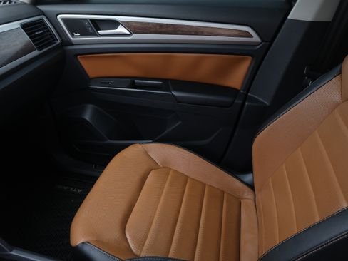 Used 2018 Volkswagen Atlas SEL Premium AWD/4WD image 12