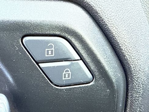 Used 2019 GMC Sierra 1500 4x4 Regular Cab w/ Convenience Package image 18