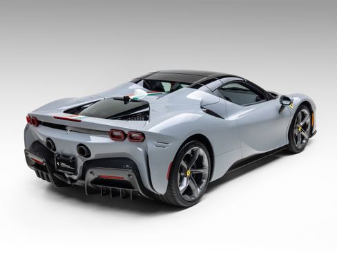 Used 2024 Ferrari SF90 Spider image 13
