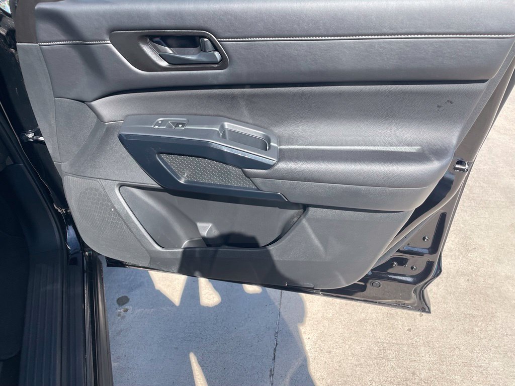 Certified 2025 Nissan Pathfinder S FWD image 27