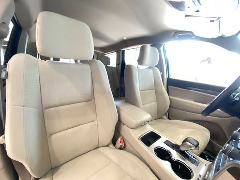 Used 2017 Jeep Grand Cherokee Laredo AWD/4WD image 26