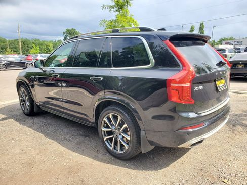 Used 2017 Volvo XC90 T6 Momentum w/ Vision Package AWD/4WD image 4