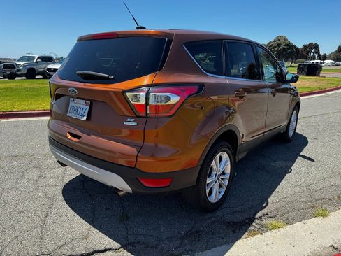 Used 2017 Ford Escape SE FWD image 3