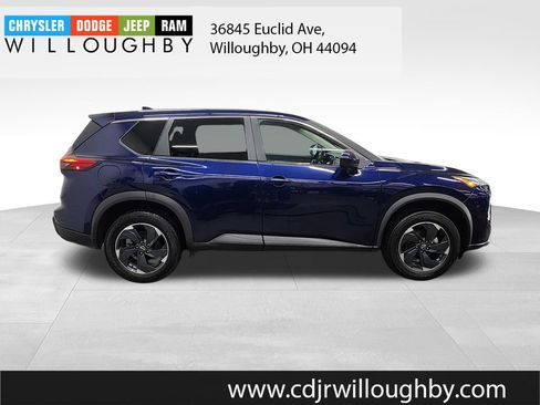Used 2024 Nissan Rogue SV AWD/4WD image 4
