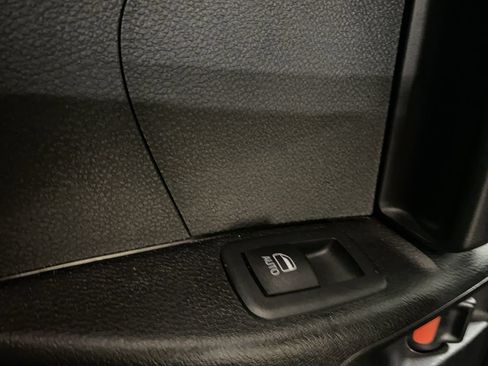 Used 2025 Chrysler Pacifica Limited FWD image 36