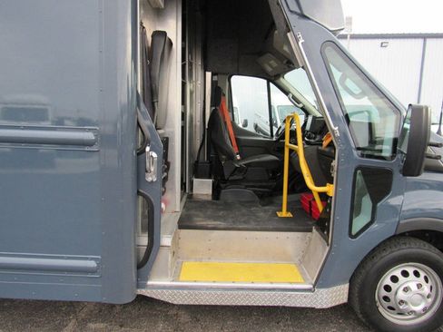 Used 2021 Ford Transit 350 DRW image 12