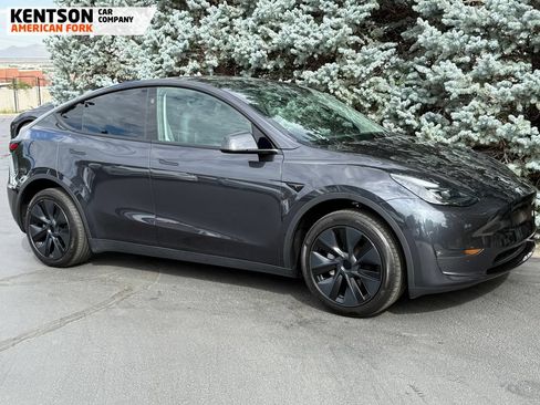 Used 2024 Tesla Model Y Long Range AWD/4WD image 11