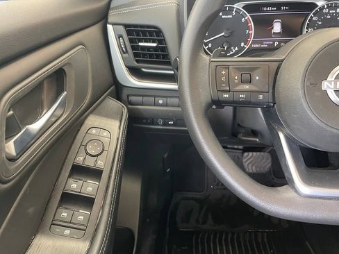 Certified 2024 Nissan Rogue SV FWD image 12