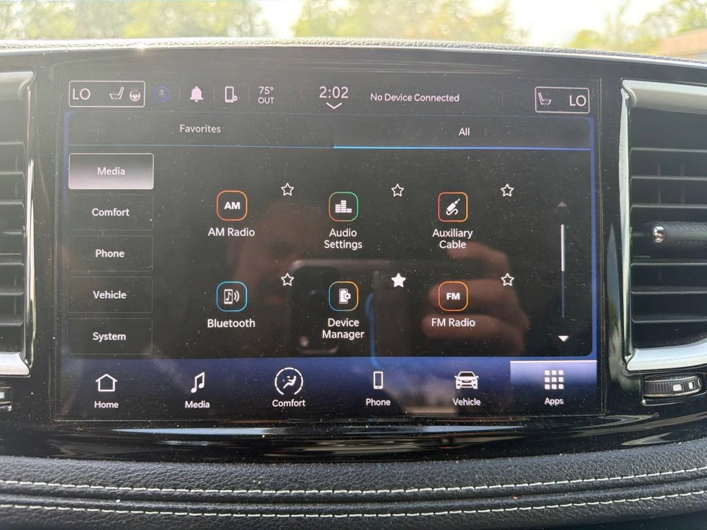 Used 2023 Chrysler Pacifica Touring FWD image 23