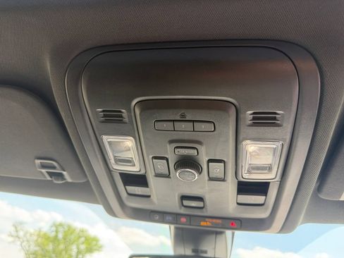 Used 2021 Chevrolet Tahoe Z71 w/ Z71 Signature Package AWD/4WD image 19