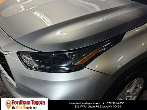 Used 2024 Toyota Highlander LE AWD/4WD image 7