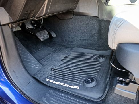 Used 2025 Toyota Tacoma SR5 image 17