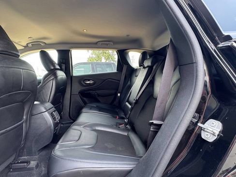 Used 2020 Jeep Cherokee Latitude Plus AWD/4WD image 26