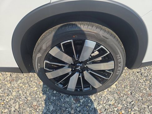 New 2025 Mitsubishi Outlander SE image 28