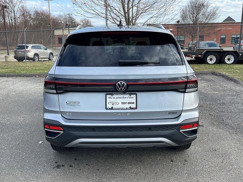 Used 2025 Volkswagen Taos SE AWD/4WD image 6