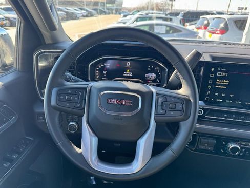 Used 2025 GMC Sierra 1500 SLT image 12