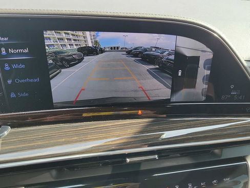 Used 2022 Cadillac Escalade Premium Luxury AWD/4WD image 24